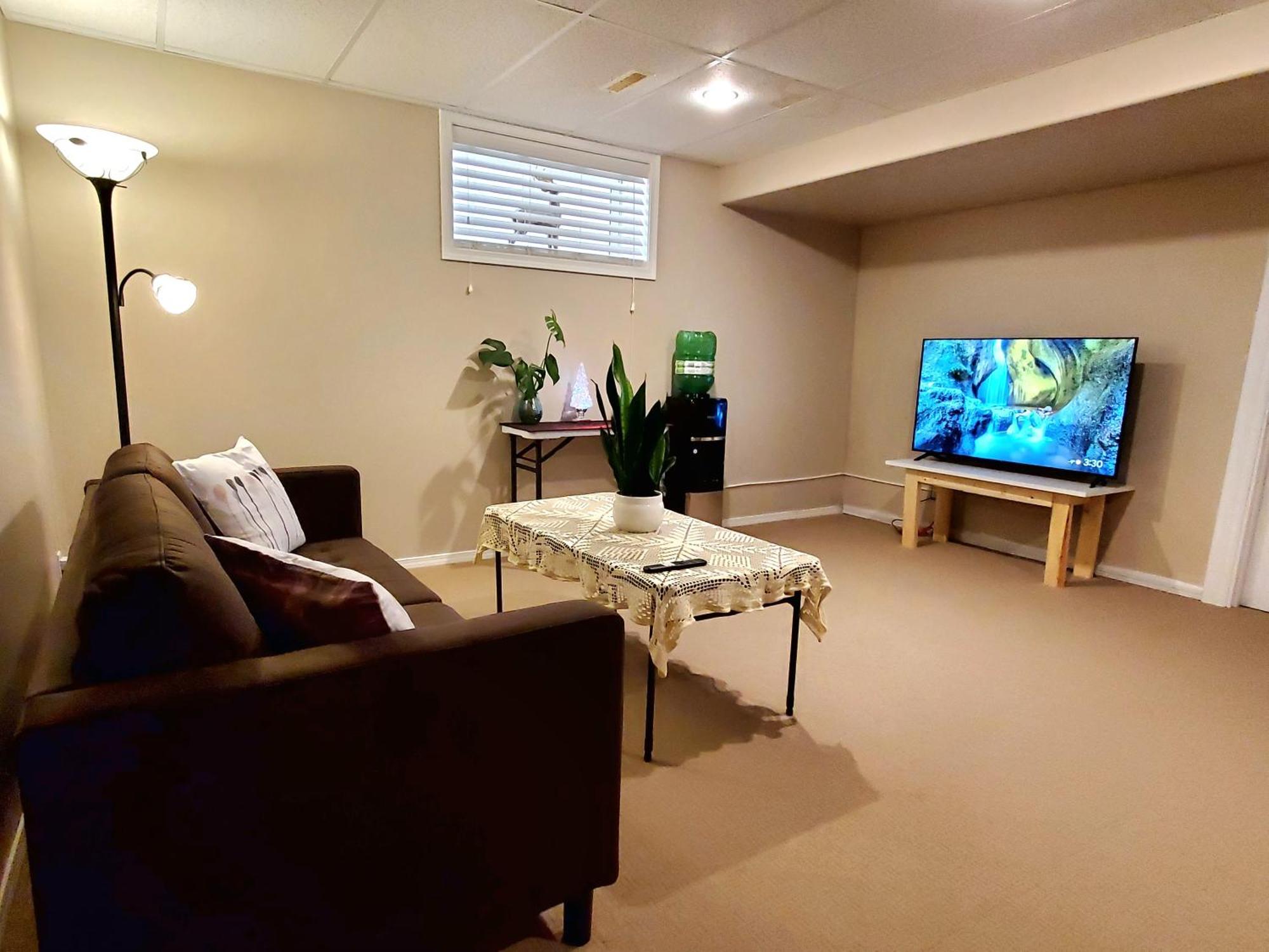 Saskatoon Lashyn Cove Homestay Ngoại thất bức ảnh