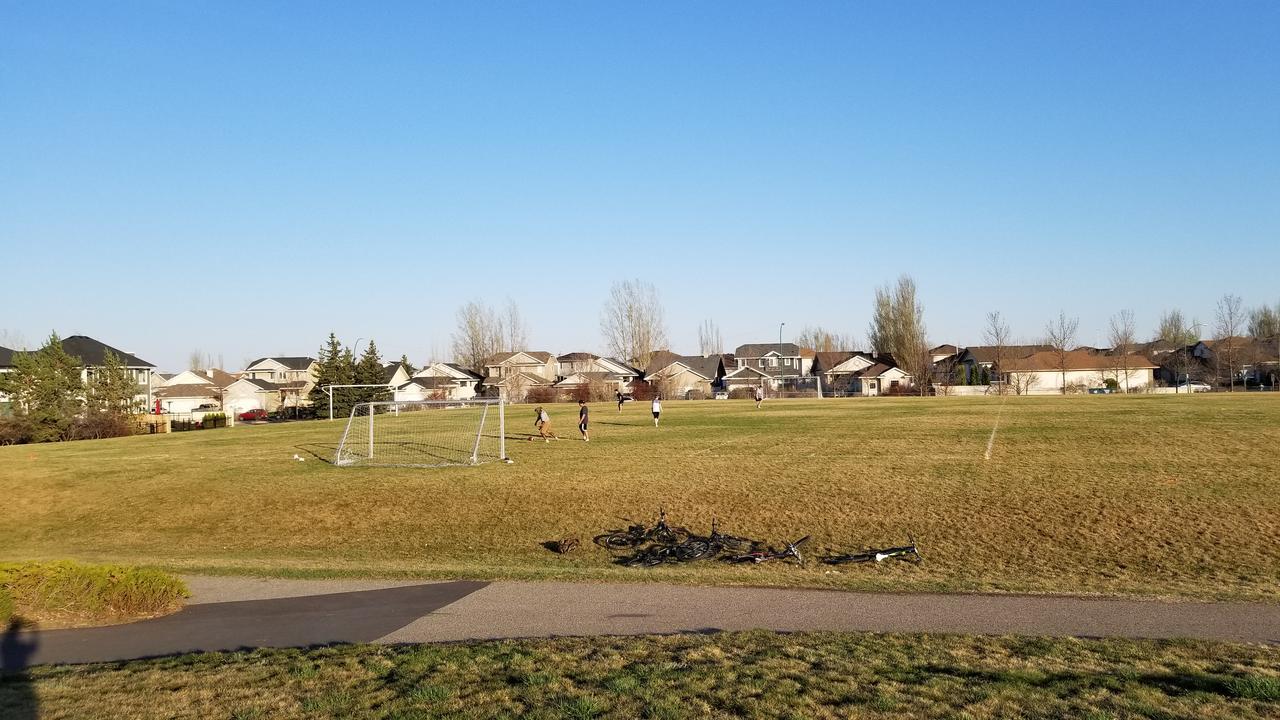 Saskatoon Lashyn Cove Homestay Ngoại thất bức ảnh