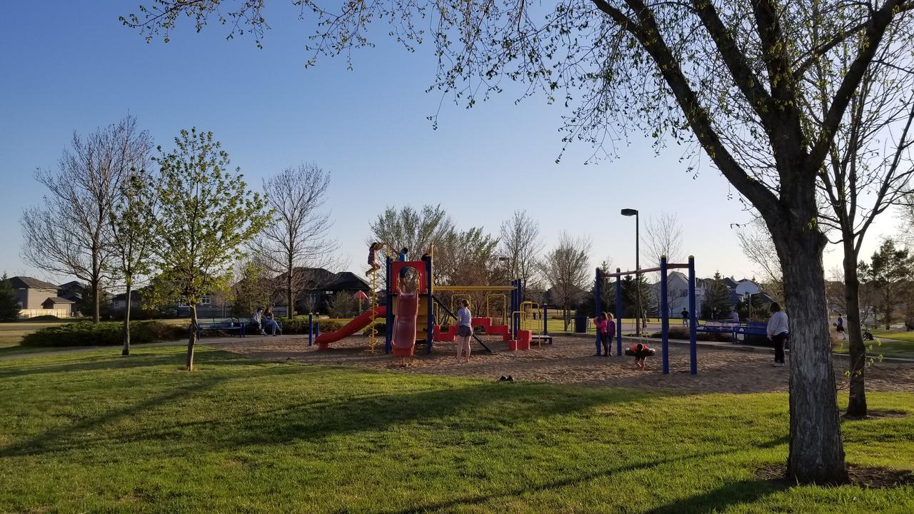 Saskatoon Lashyn Cove Homestay Ngoại thất bức ảnh