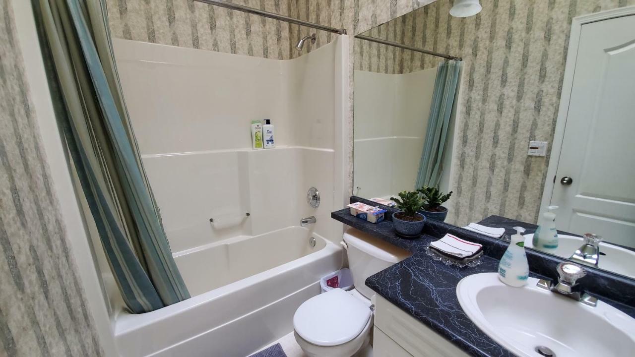 Saskatoon Lashyn Cove Homestay Ngoại thất bức ảnh