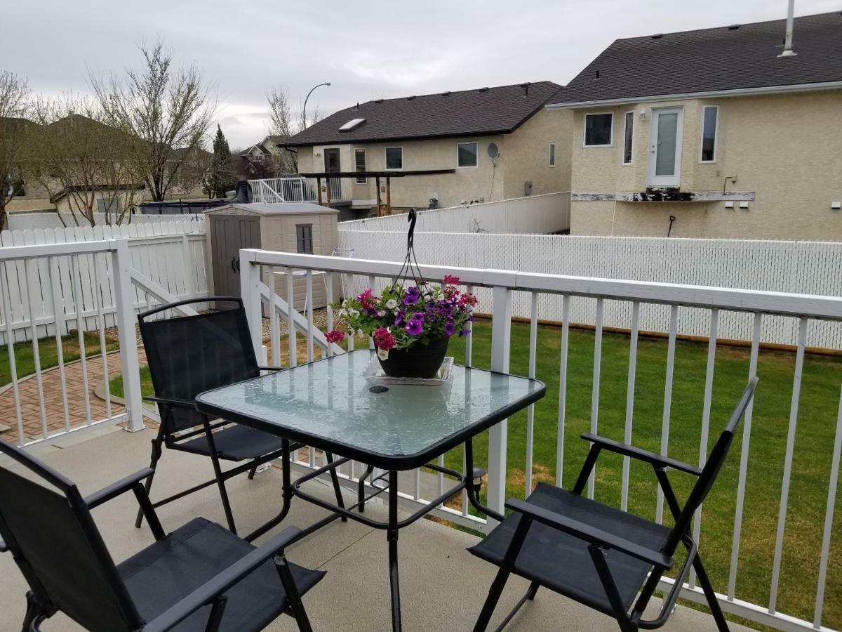Saskatoon Lashyn Cove Homestay Ngoại thất bức ảnh